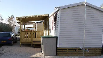 Hotel Azur Soleil - Les Pins Maritimes - Campground Costebelle France