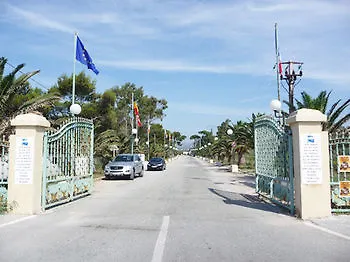Hotel Azur Soleil - Les Pins Maritimes - Campground Costebelle